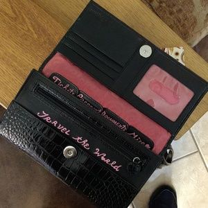 Brighton Travel the World Crossbody Wallett